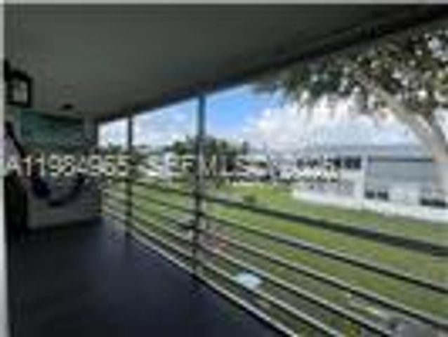 279 Markham M M, Deerfield Beach, FL 33442