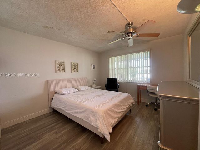 279 Markham M M, Deerfield Beach, FL 33442