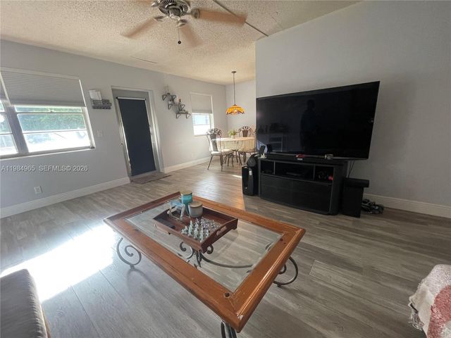 279 Markham M M, Deerfield Beach, FL 33442