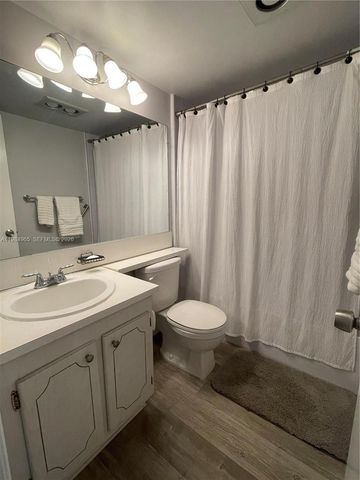 279 Markham M M, Deerfield Beach, FL 33442