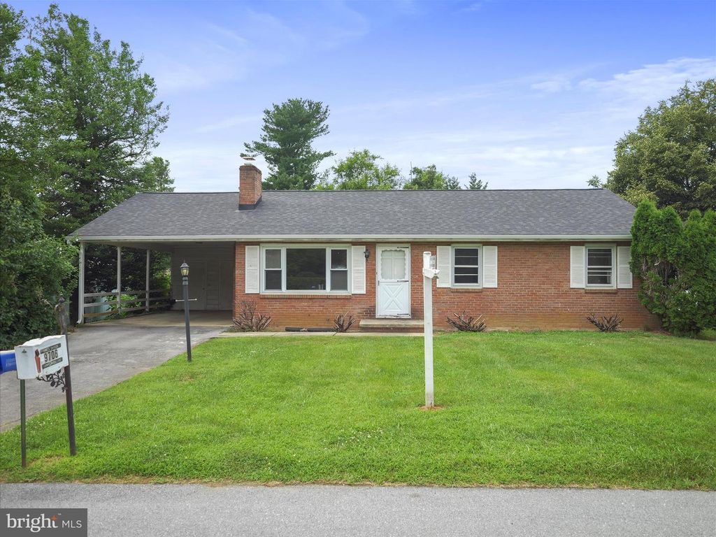 9706 CHAPELWOOD LN, Hagerstown, MD 21740