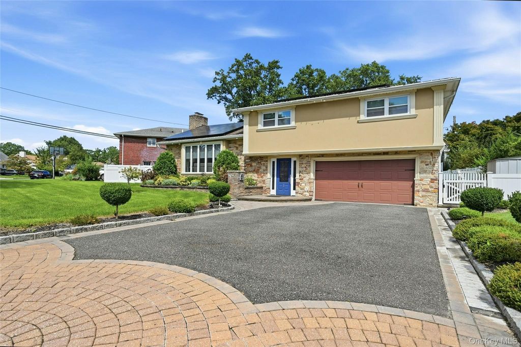 2 Peppermill Road, Roslyn, NY 11576 — photo 3