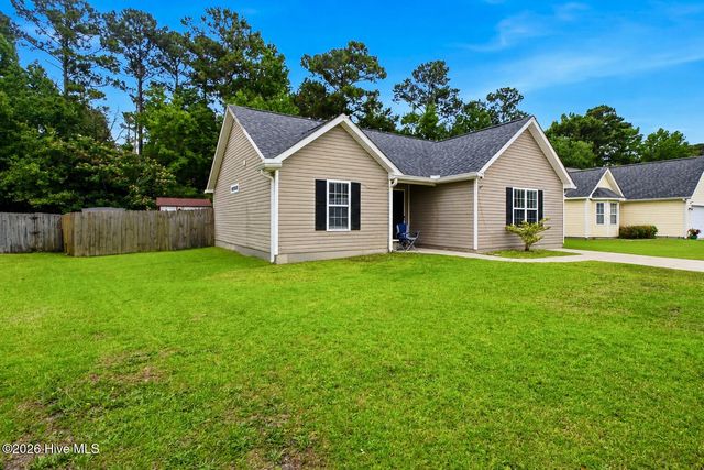 730 Oak Branches Close SE, Belville, NC 28451