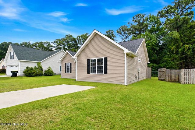 730 Oak Branches Close SE, Belville, NC 28451