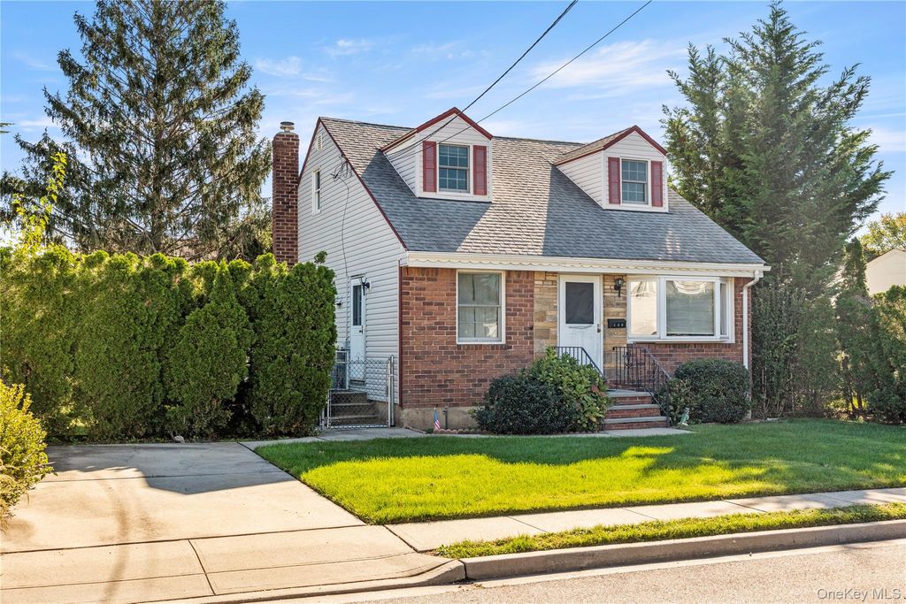 256 9th Street, Bethpage, NY 11714 — photo 2