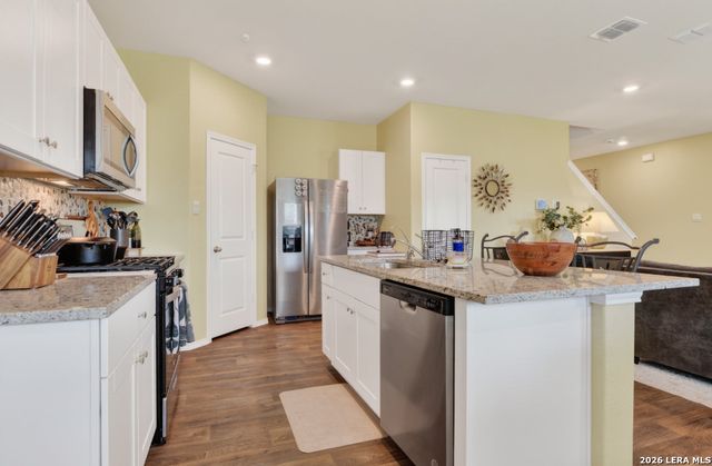 242 Legendary Trail Loop, Floresville, TX 78114