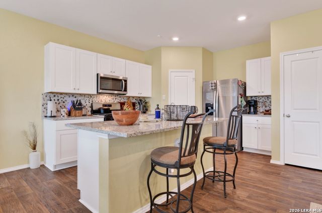 242 Legendary Trail Loop, Floresville, TX 78114