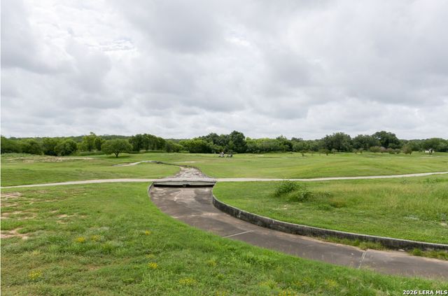 242 Legendary Trail Loop, Floresville, TX 78114