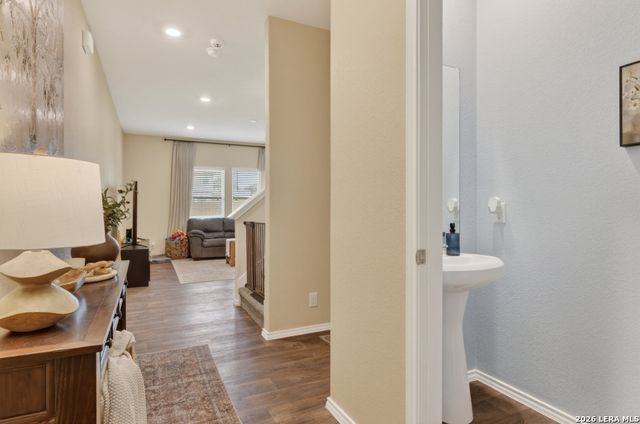 242 Legendary Trail Loop, Floresville, TX 78114