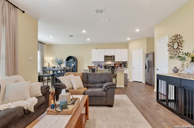 242 Legendary Trail Loop, Floresville, TX 78114