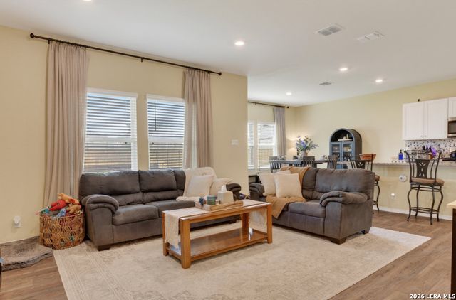 242 Legendary Trail Loop, Floresville, TX 78114