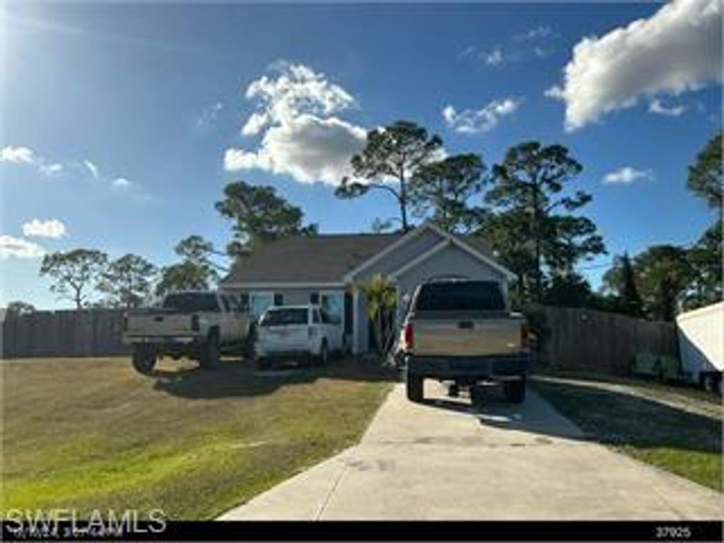 5002 Early LN, Labelle, FL 33635