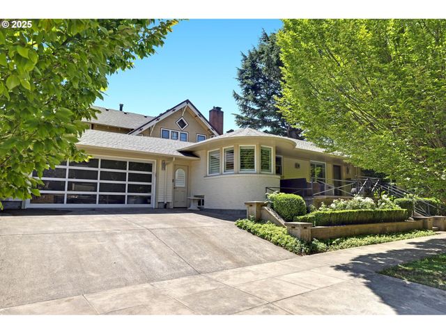 2324 Ne THOMPSON St, Portland, OR 97212