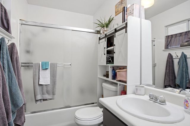 2536 Courtney Ct, Riverbank, CA 95367