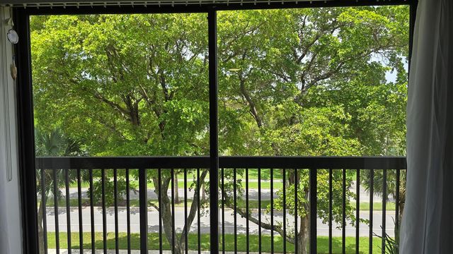 4965 E SABAL PALM Boulevard 403, Tamarac, FL 33319