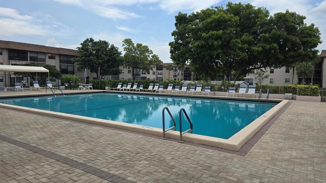 4965 E SABAL PALM Boulevard 403, Tamarac, FL 33319
