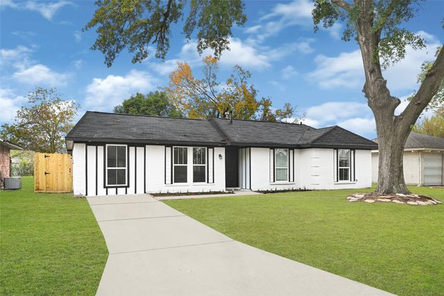 1722 Hidden Valley, Houston, TX 77088