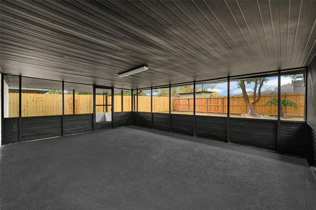 1722 Hidden Valley, Houston, TX 77088