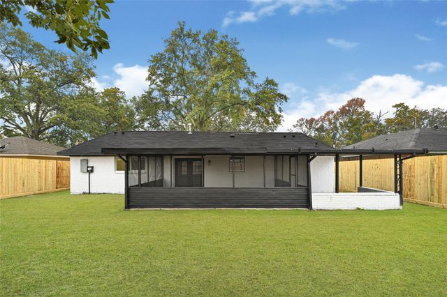 1722 Hidden Valley, Houston, TX 77088