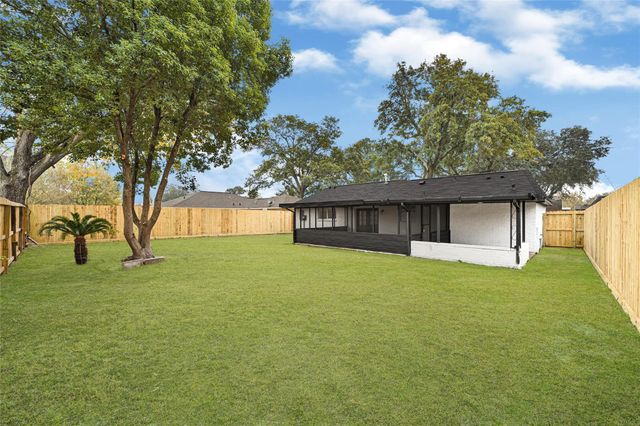 1722 Hidden Valley, Houston, TX 77088