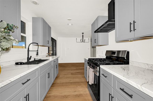 1722 Hidden Valley, Houston, TX 77088