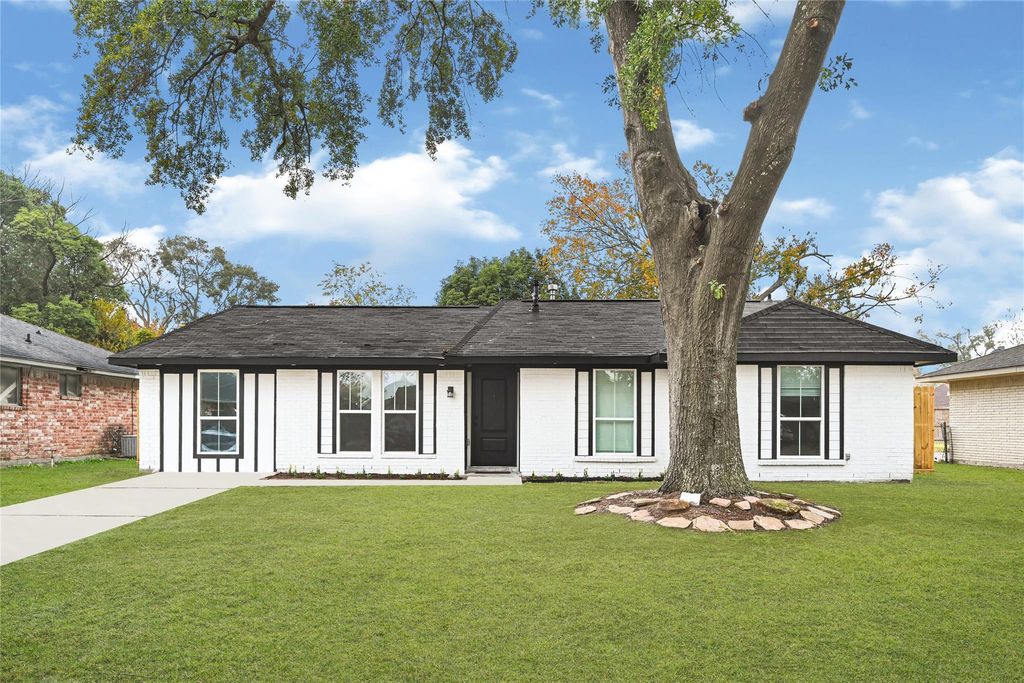 1722 Hidden Valley, Houston, TX 77088