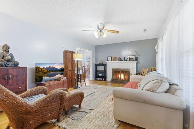 810 Hackberry Ave, Modesto, CA 95354