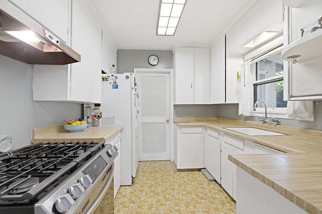 810 Hackberry Ave, Modesto, CA 95354