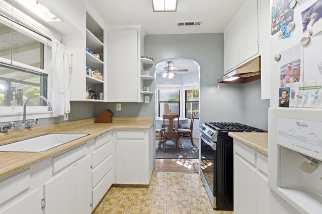 810 Hackberry Ave, Modesto, CA 95354