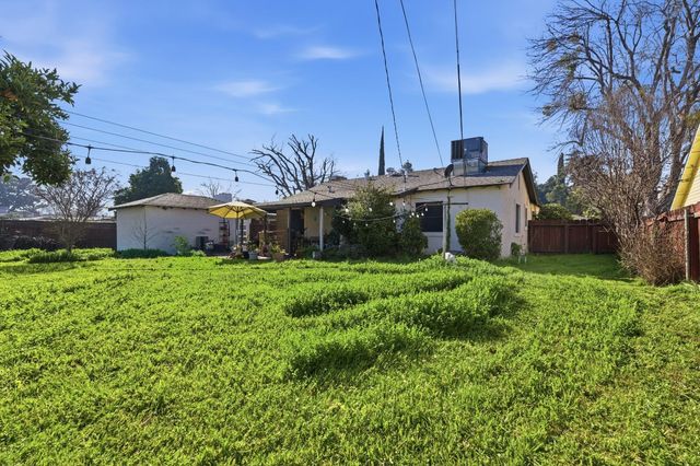 810 Hackberry Ave, Modesto, CA 95354