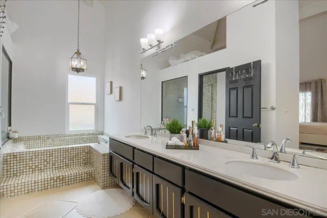 12550 Shropshire Ln, San Diego, CA 92128