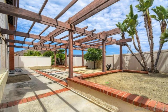 12550 Shropshire Ln, San Diego, CA 92128