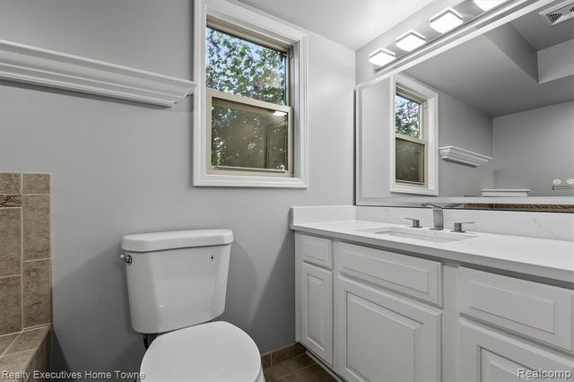 21527 Tangel Drive, Macomb, MI 48044
