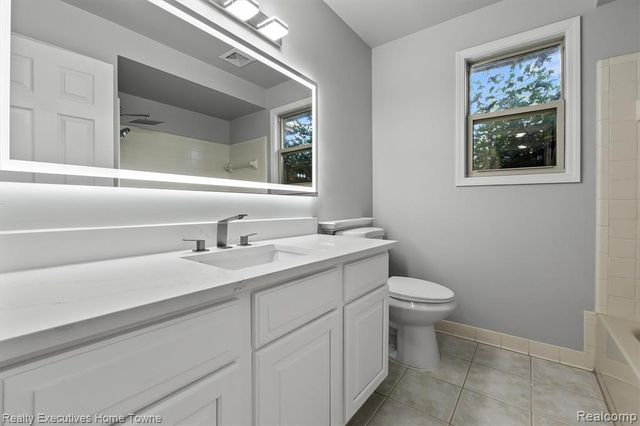 21527 Tangel Drive, Macomb, MI 48044