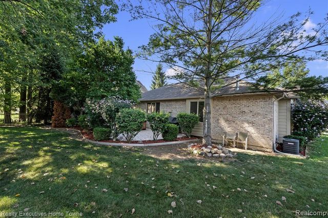 21527 Tangel Drive, Macomb, MI 48044