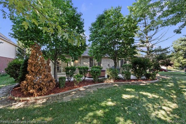 21527 Tangel Drive, Macomb, MI 48044