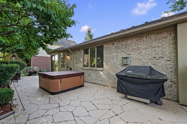 21527 Tangel Drive, Macomb, MI 48044