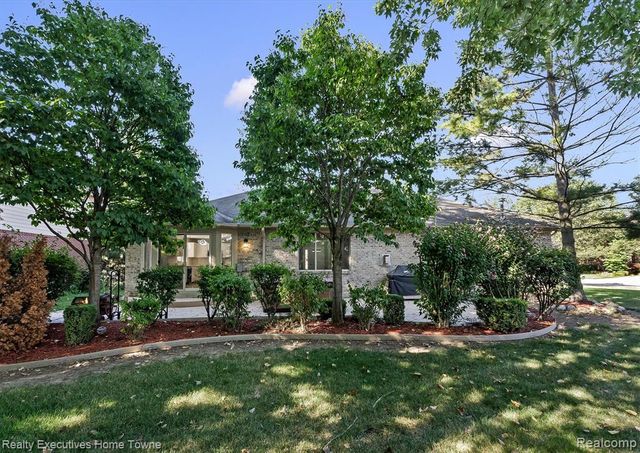 21527 Tangel Drive, Macomb, MI 48044