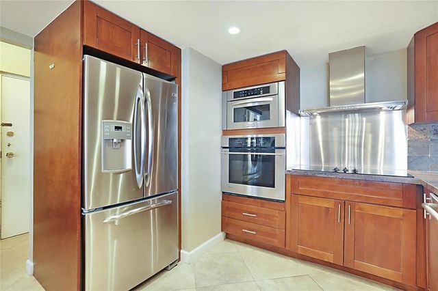 2800 N Ocean Drive B-9d, Singer Island, FL 33404