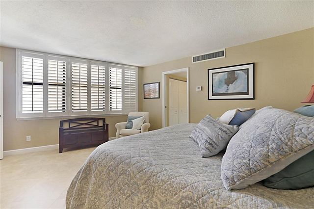 2800 N Ocean Drive B-9d, Singer Island, FL 33404