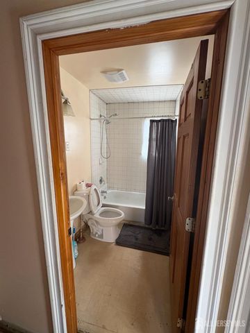 163 Winchester Road, Fords, NJ 08863
