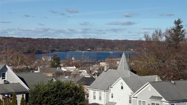 64 Anstice Street 3F, Oyster Bay, NY 11771