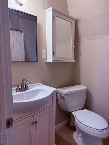 64 Anstice Street 3F, Oyster Bay, NY 11771