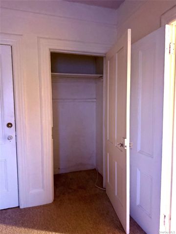 64 Anstice Street 3F, Oyster Bay, NY 11771