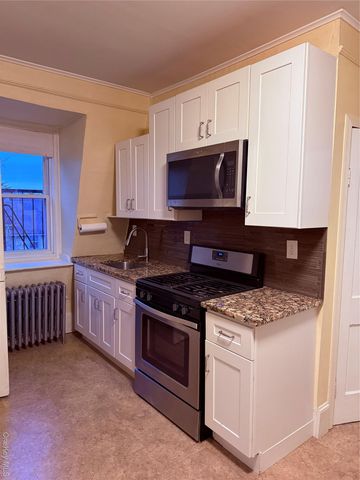 64 Anstice Street 3F, Oyster Bay, NY 11771