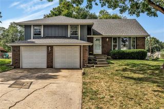 261 Holiday Drive, Lansing, KS 66043