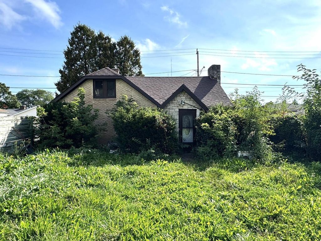 5246 N 26th STREET, Glendale, WI 53209