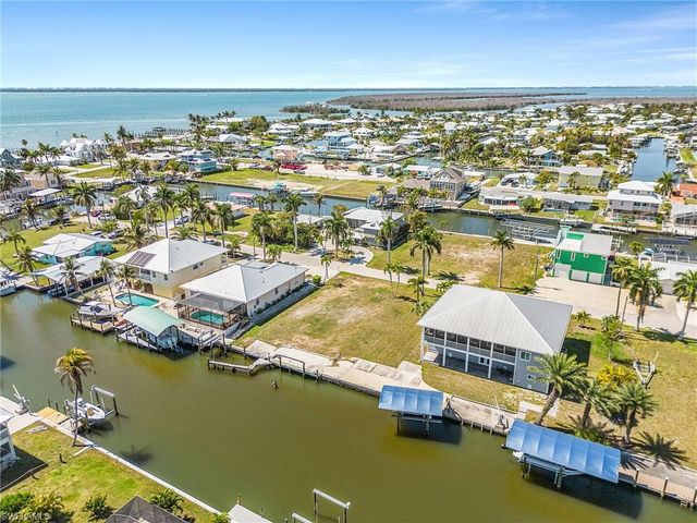 2224 Date ST, St. James City, FL 33956