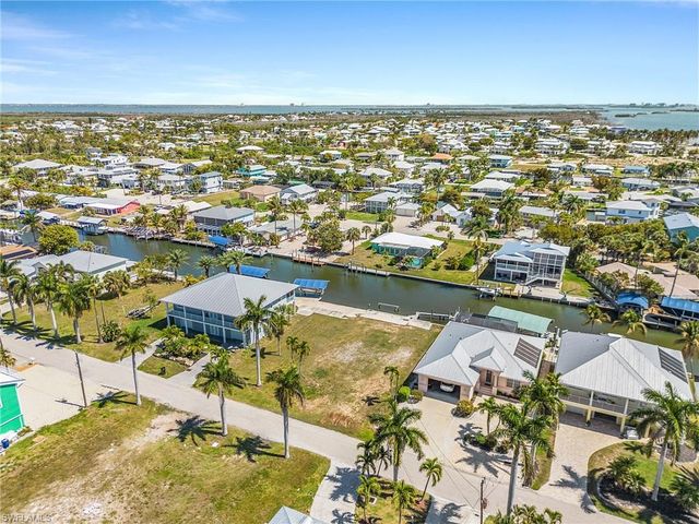 2224 Date ST, St. James City, FL 33956