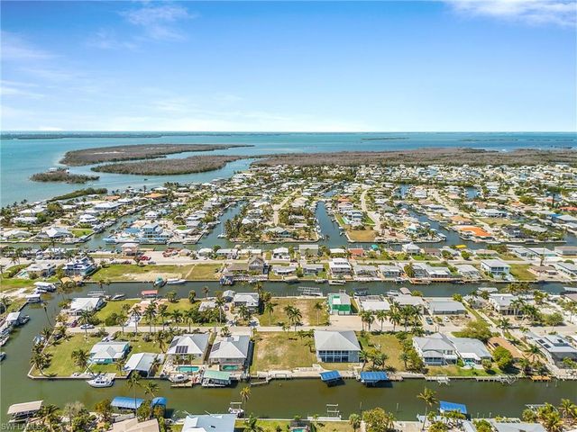 2224 Date ST, St. James City, FL 33956